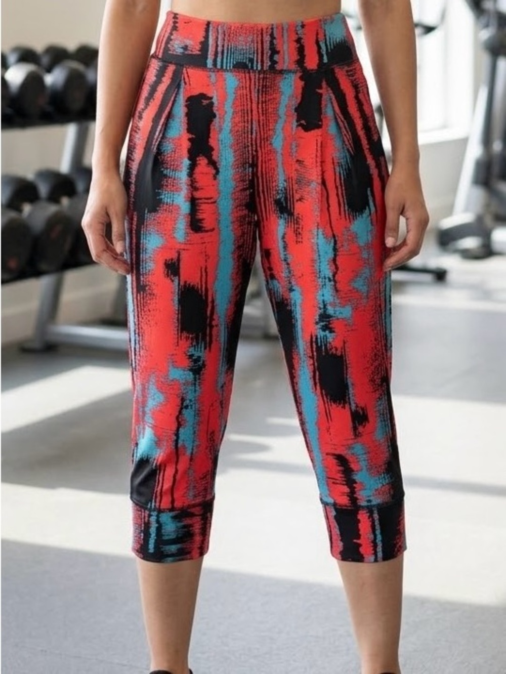 Fabletics Yogi Capri Leggings Red Blue Abstract Brushstroke Activewear Sz M EUC